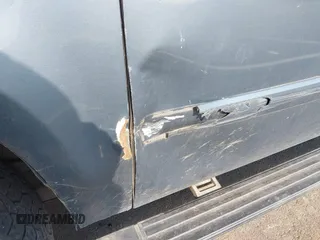 2008 Chevrolet Suburban LTZ z VIN 3GNFK16338G159718, wystawiony jako IAAI lot #42570638 z przebiegiem 219 213 mil mil oraz . Historia ofert i sprzedaży dostępna na DreamBid. Obrazek 6.