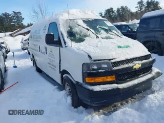 2021 Chevrolet Express Cargo z VIN 1GCWGAFP0M1256641, wystawiony jako IAAI lot #41555820 z przebiegiem Nie podano mil oraz . Historia ofert i sprzedaży dostępna na DreamBid. Obrazek 1.