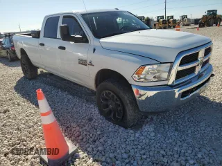 2017 Ram 2500 Tradesman z VIN 3C6UR5HLXHG740401, wystawiony jako Copart lot #53829405 z przebiegiem 171 730 mil mil oraz Szkoda całkowita • Salvage title. Historia ofert i sprzedaży dostępna na DreamBid. Obrazek 4.