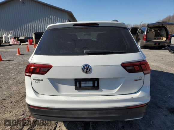 2018 Volkswagen Tiguan S z VIN 3VV0B7AX6JM055941, wystawiony jako Copart lot #47583005 z przebiegiem 99 744 mil mil oraz Szkoda całkowita • Salvage title. Historia ofert i sprzedaży dostępna na DreamBid. Obrazek 6.