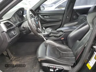 2018 BMW M3 z VIN WBS8M9C58J5J79386, wystawiony jako Copart lot #53724845 z przebiegiem 61 611 mil mil oraz Szkoda całkowita • Salvage title. Historia ofert i sprzedaży dostępna na DreamBid. Obrazek 7.