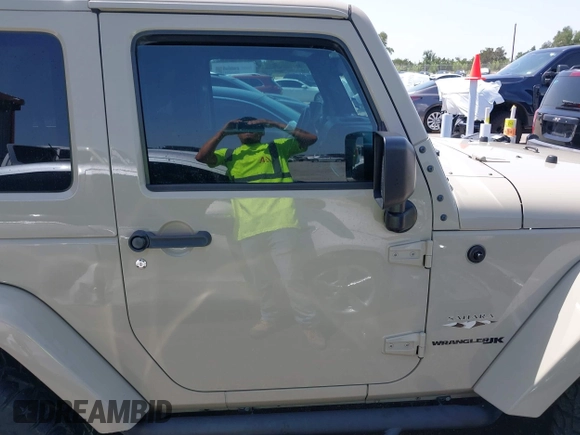 2018 Jeep Wrangler Sahara z VIN 1C4AJWBGXJL811092, wystawiony jako IAAI lot #42305620 z przebiegiem 41 021 mil mil oraz . Historia ofert i sprzedaży dostępna na DreamBid. Obrazek 13.