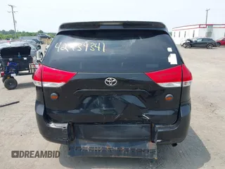 2014 Toyota Sienna L z VIN 5TDZK3DCXES450220, wystawiony jako IAAI lot #42439341 z przebiegiem 220 543 mil mil oraz . Historia ofert i sprzedaży dostępna na DreamBid. Obrazek 16.