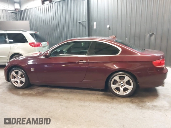 2009 BMW 3 Series 328i xDrive z VIN WBAWC33539PC87767, wystawiony jako IAAI lot #41988576 z przebiegiem 122 842 mil mil oraz . Historia ofert i sprzedaży dostępna na DreamBid. Obrazek 15.
