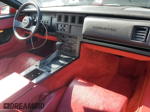 1985 Chevrolet Corvette z VIN 1G1YY0784F5120783, wystawiony jako Copart lot #49300085 z przebiegiem 48 620 mil mil oraz Czysty tytuł • Clean title. Historia ofert i sprzedaży dostępna na DreamBid. Obrazek 8.