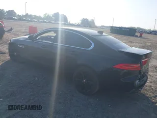 2016 Jaguar XF 35t Premium z VIN SAJBD4BV8GCY05879, wystawiony jako IAAI lot #42062206 z przebiegiem 63 706 mil mil oraz . Historia ofert i sprzedaży dostępna na DreamBid. Obrazek 3.