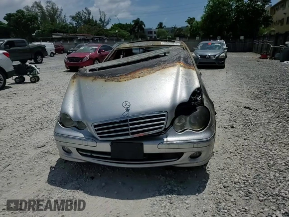 2005 Mercedes-Benz C 240 с VIN WDBRF61J75F592502, выставлен на аукционе Copart как лот 58052075 с пробегом Не указан миль и На запчасти • Non repairable. История ставок и продаж доступна на DreamBid. Изображение 13.
