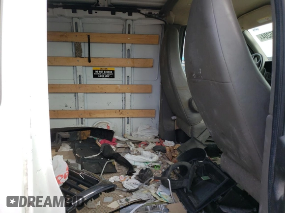 2015 GMC Savana Cargo z VIN 1GTW7FCF2F1904640, wystawiony jako Copart lot #71455204 z przebiegiem 131 854 mil mil oraz Szkoda całkowita • Salvage title. Historia ofert i sprzedaży dostępna na DreamBid. Obrazek 11.