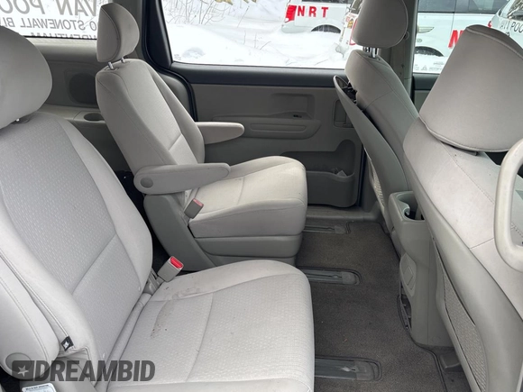 2018 Kia Sedona L with VIN KNDMA5C12J6403394, listed as a Copart auction lot 47021955 with 185,060 mi miles and Clean Title. Bid and sale history available at carsss.com. Image 6.