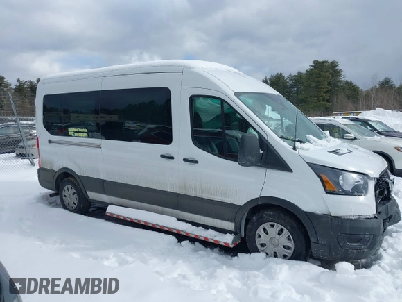 2024 Ford Transit Passenger XL z VIN 1FBAX2C85RKB46137, wystawiony jako IAAI lot #41535996 z przebiegiem 1 571 mil mil oraz . Historia ofert i sprzedaży dostępna na DreamBid. Obrazek 13.