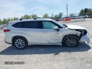2021 Toyota Highlander Hybrid Limited z VIN 5TDXBRCH0MS033548, wystawiony jako IAAI lot #42072079 z przebiegiem 45 890 mil mil oraz . Historia ofert i sprzedaży dostępna na DreamBid. Obrazek 13.