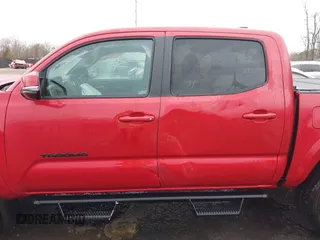 2023 Toyota Tacoma SR5 z VIN 3TYAZ5CN0PT037107, wystawiony jako IAAI lot #41717348 z przebiegiem 31 093 mil mil oraz . Historia ofert i sprzedaży dostępna na DreamBid. Obrazek 14.