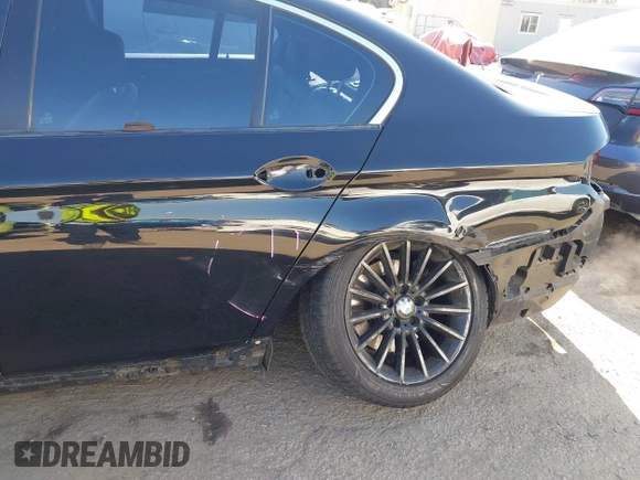 2013 BMW 5 Series 535i with VIN WBAFR7C57DC826801, listed as a IAAI auction lot 41979778 with 182,517 mi miles and . Bid and sale history available at DreamBid. Image 6.