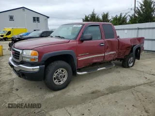 2005 GMC Sierra 2500HD SLT with VIN 1GTHK29U35E299654, listed as a Copart auction lot 51583454 with 143,806 mi miles and Salvage title. Bid and sale history available at DreamBid. Image 1.