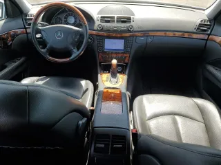 2005 Mercedes-Benz E 320 with VIN WDBUF82J25X175190, listed as a Copart auction lot 54487465 with 162,053 mi miles and Salvage Title. Bid and sale history available at DreamBid. Image 8.