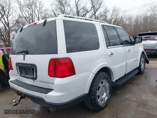 2006 Lincoln Navigator Luxury with VIN 5LMFU285X6LJ21094, listed as a IAAI auction lot 41806373 with 307,588 mi miles. Bid and sale history available at carsss.com. Image 4.
