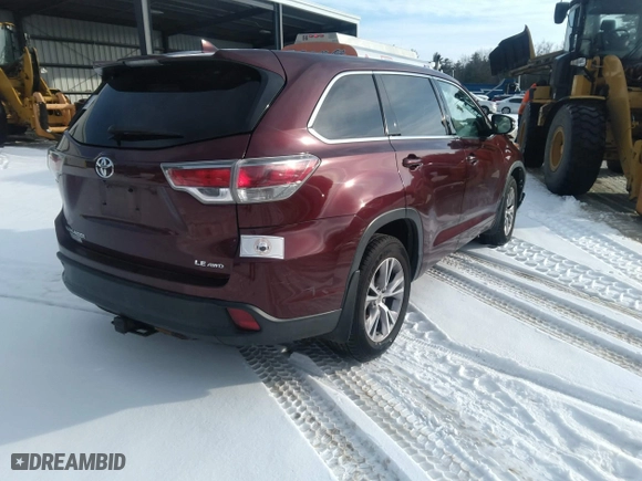 2015 Toyota Highlander LE with VIN 5TDBKRFH2FS095526, listed as a IAAI auction lot 41396935 with 134,624 mi miles. Bid and sale history available at carsss.com. Image 4.