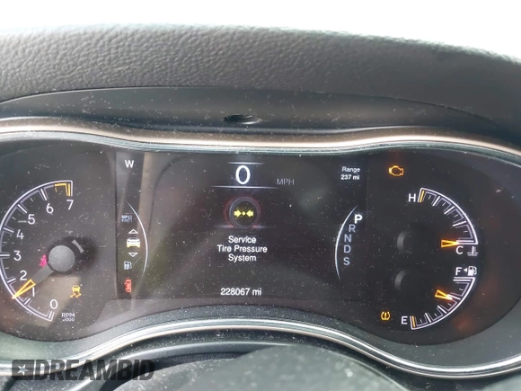 2015 Jeep Grand Cherokee Altitude z VIN 1C4RJFAG5FC682058, wystawiony jako IAAI lot #42352814 z przebiegiem 228 067 mil mil oraz . Historia ofert i sprzedaży dostępna na DreamBid. Obrazek 15.