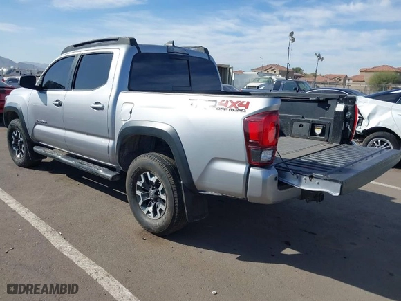2018 Toyota Tacoma SR with VIN 3TMCZ5AN1JM141605, listed as a IAAI auction lot 41558201 with 91,855 mi miles. Bid and sale history available at carsss.com. Image 3.