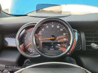 2018 MINI Convertible Cooper S с VIN WMWWG9C58J3E39013, выставлен на аукционе Copart как лот 58946435 с пробегом 66 992 миль миль и На запчасти • Non repairable. История ставок и продаж доступна на DreamBid. Изображение 9.