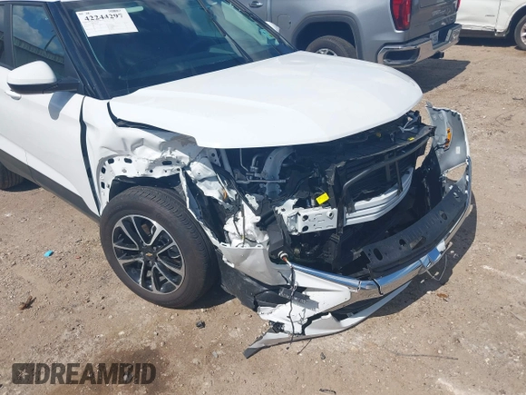 2025 Chevrolet TrailBlazer LT with VIN KL79MPSP8SB086368, listed as a IAAI auction lot 42244297 with 9,313 mi miles and . Bid and sale history available at DreamBid. Image 19.