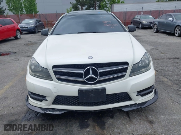 2014 Mercedes-Benz C 250 z VIN WDDGJ4HB6EG184292, wystawiony jako IAAI lot #42183329 z przebiegiem 122 449 mil mil oraz . Historia ofert i sprzedaży dostępna na DreamBid. Obrazek 6.