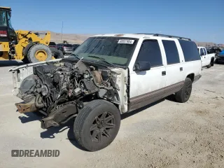 1998 GMC Suburban z VIN 1GKEC16R0WJ712847, wystawiony jako Copart lot #68557804 z przebiegiem 262 538 mil mil oraz Szkoda całkowita • Salvage title. Historia ofert i sprzedaży dostępna na DreamBid. Obrazek 1.
