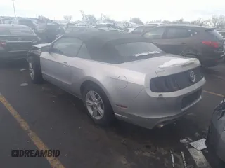 2013 Ford Mustang V6 с VIN 1ZVBP8EM8D5217087, выставлен на аукционе IAAI как лот 35534794 с пробегом Не указан миль и . История ставок и продаж доступна на DreamBid. Изображение 3.