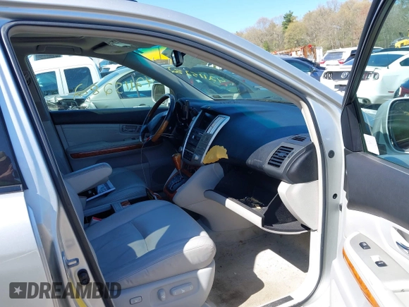 2008 Lexus RX with VIN 2T2HK31U98C061120, listed as a IAAI auction lot 42115282 with 176,867 mi miles. Bid and sale history available at carsss.com. Image 5.