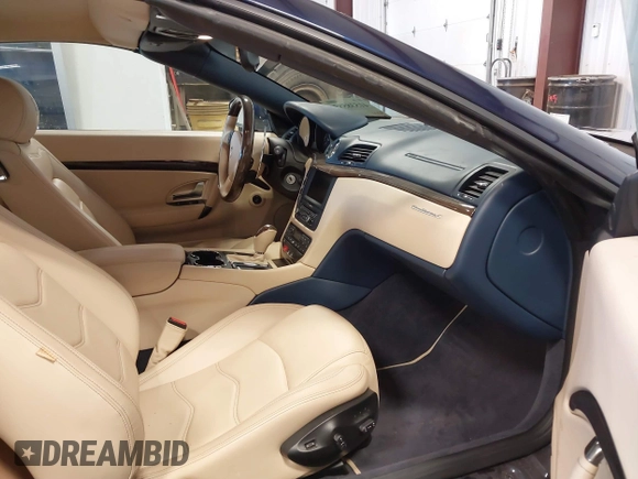 2015 Maserati GranTurismo Convertible Sport with VIN ZAM45MMA5F0141129, listed as a IAAI auction lot 41538585 with 11,267 mi miles. Bid and sale history available at carsss.com. Image 5.