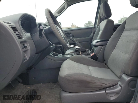 2005 Ford Escape XLS Value with VIN 1FMYU02Z15KC45321, listed as a Copart auction lot 75925824 with 179,408 mi miles and Salvage Title. Bid and sale history available at carsss.com. Image 7.