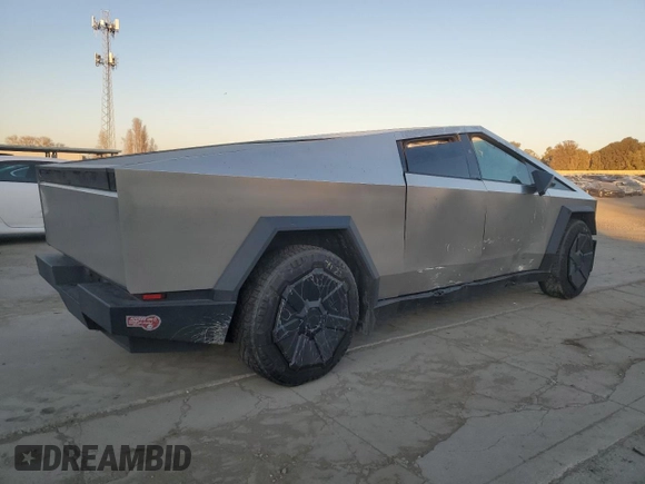 2024 Tesla Cybertruck z VIN 7G2CEHED6RA003275, wystawiony jako Copart lot #89005955 z przebiegiem 10 456 mil mil oraz Szkoda całkowita • Salvage title. Historia ofert i sprzedaży dostępna na DreamBid. Obrazek 3.