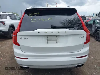 2018 Volvo XC90 Momentum z VIN YV4A22PK6J1337167, wystawiony jako IAAI lot #42146617 z przebiegiem 95 500 mil mil oraz . Historia ofert i sprzedaży dostępna na DreamBid. Obrazek 16.