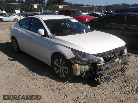 2020 Nissan Altima 2.5 S with VIN 1N4BL4BV6LC240694, listed as a IAAI auction lot 40997565 with 131,332 mi miles. Bid and sale history available at carsss.com. Image 1.