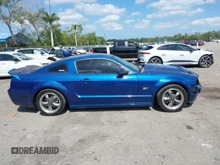2008 Ford Mustang GT Deluxe z VIN 1ZVHT82H585192023, wystawiony jako IAAI lot #42170182 z przebiegiem 109 946 mil mil oraz . Historia ofert i sprzedaży dostępna na DreamBid. Obrazek 13.