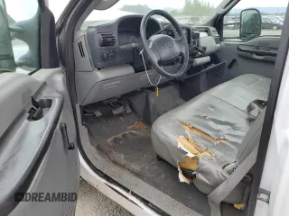 2005 Ford F-250 XL with VIN 1FTNF20595EB89821, listed as a Copart auction lot 60841825 with 133,523 mi miles and Salvage title. Bid and sale history available at DreamBid. Image 8.