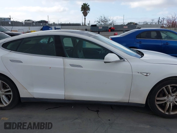 2014 Tesla Model S 60 with VIN 5YJSA1H14EFP34738, listed as a IAAI auction lot 42132117 with 120,898 mi miles and . Bid and sale history available at DreamBid. Image 13.