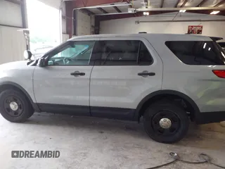 2013 Ford Police Interceptor Utility z VIN 1FM5K8AR8DGA68521, wystawiony jako IAAI lot #42063404 z przebiegiem 84 716 mil mil oraz . Historia ofert i sprzedaży dostępna na DreamBid. Obrazek 14.