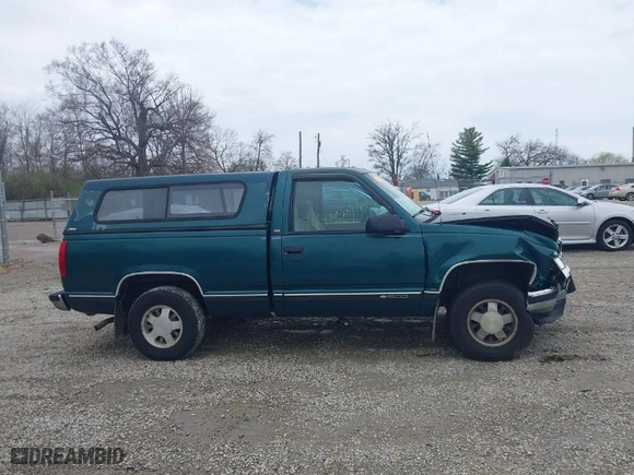 1998 Chevrolet C/K 1500 with VIN 1GCEC14W6WZ189503, listed as a IAAI auction lot 41941601 with 193,752 mi miles. Bid and sale history available at carsss.com. Image 12.