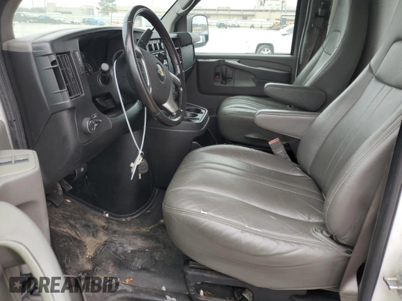 2015 Chevrolet Express Cargo z VIN 1GCWGFCF0F1286668, wystawiony jako Copart lot #85657524 z przebiegiem 107 760 mil mil oraz Szkoda całkowita • Salvage title. Historia ofert i sprzedaży dostępna na DreamBid. Obrazek 7.