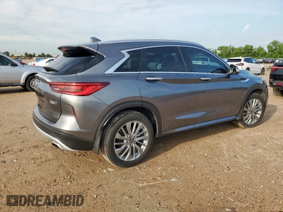 2023 Infiniti QX50 Luxe z VIN 3PCAJ5BA3PF105275, wystawiony jako Copart lot #61144205 z przebiegiem 26 399 mil mil oraz Szkoda całkowita • Salvage title. Historia ofert i sprzedaży dostępna na DreamBid. Obrazek 3.