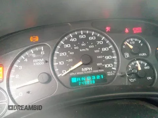 2002 Chevrolet Avalanche z VIN 3GNEK13T22G293921, wystawiony jako IAAI lot #41956616 z przebiegiem 249 838 mil mil oraz . Historia ofert i sprzedaży dostępna na DreamBid. Obrazek 15.