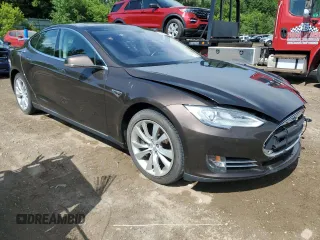 2014 Tesla Model S 60 with VIN 5YJSA1H17EFP31977, listed as a Copart auction lot 62521525 with Not provided miles and Clean title. Bid and sale history available at DreamBid. Image 4.