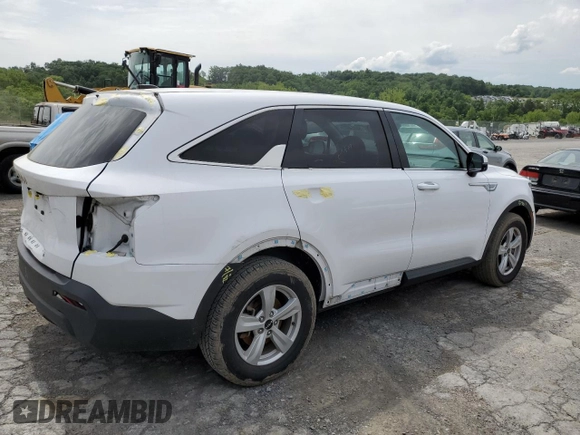 2022 Kia Sorento LX z VIN 5XYRG4LC0NG103579, wystawiony jako Copart lot #58054925 z przebiegiem 101 407 mil mil oraz Szkoda całkowita • Salvage title. Historia ofert i sprzedaży dostępna na DreamBid. Obrazek 3.