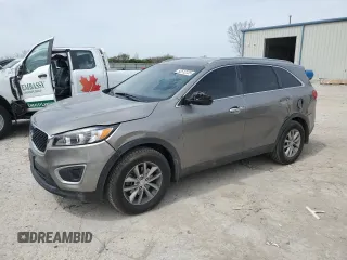 2017 Kia Sorento LX z VIN 5XYPG4A39HG216879, wystawiony jako Copart lot #52512235 z przebiegiem 95 712 mil mil oraz Szkoda całkowita • Salvage title. Historia ofert i sprzedaży dostępna na DreamBid. Obrazek 1.