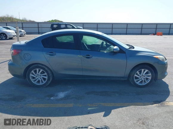 2012 Mazda 3 i Touring z VIN JM1BL1V73C1695634, wystawiony jako IAAI lot #42223477 z przebiegiem 138 302 mil mil oraz . Historia ofert i sprzedaży dostępna na DreamBid. Obrazek 13.