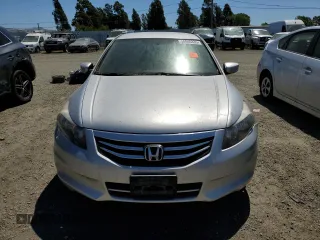 2011 Honda Accord LX z VIN 1HGCP2F35BA043172, wystawiony jako Copart lot #58040335 z przebiegiem Nie podano mil oraz Czysty tytuł • Clean title. Historia ofert i sprzedaży dostępna na DreamBid. Obrazek 5.