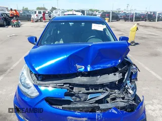 2013 Hyundai Accent GLS z VIN KMHCT4AE1DU496622, wystawiony jako IAAI lot #42248910 z przebiegiem 88 832 mil mil oraz . Historia ofert i sprzedaży dostępna na DreamBid. Obrazek 12.