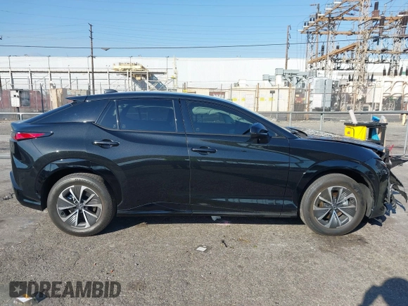 2024 Lexus RZ 300e Premium z VIN JTJABABB1RA004615, wystawiony jako IAAI lot #41310232 z przebiegiem 9 622 mil mil oraz . Historia ofert i sprzedaży dostępna na DreamBid. Obrazek 13.