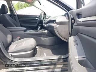 2025 Nissan Altima SV with VIN 1N4BL4DV6SN377960, listed as a IAAI auction lot 42174214 with 4,226 mi miles and . Bid and sale history available at DreamBid. Image 5.